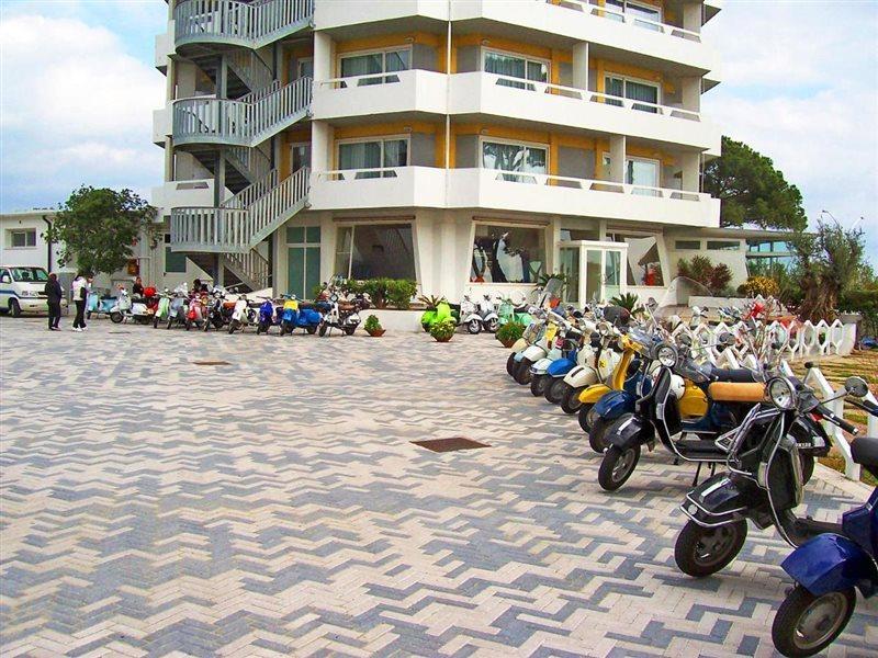 Hotel Torre Del Sole Terracina Exterior foto