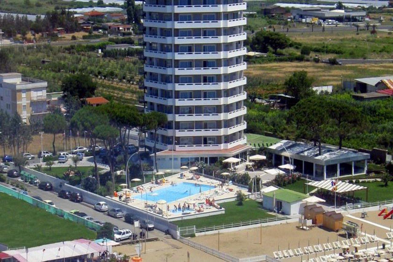 Hotel Torre Del Sole Terracina Exterior foto