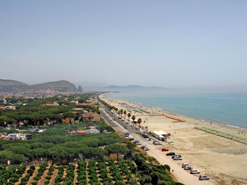 Hotel Torre Del Sole Terracina Exterior foto